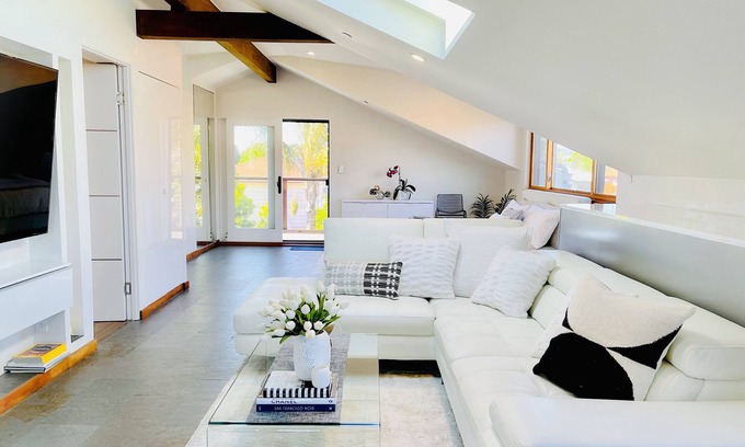 Emeryville Apartment | The Stargazer | Executive Suite | Urban Oasis