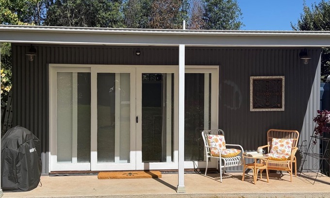 Yass Apartment | The Studio - 1 min drive to centre of town 35 mins to ACT 45 mins from Goulburn