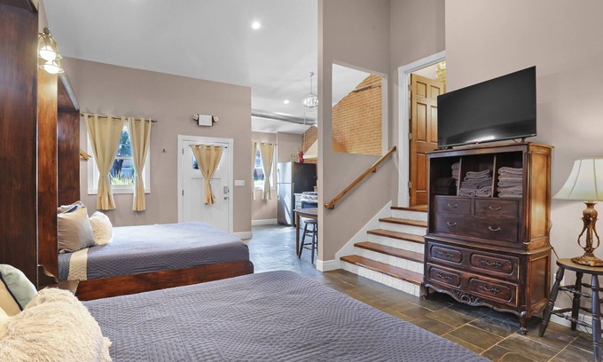 Washington House | The Studio w/Shared Bath