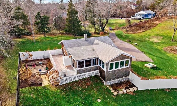 Snug Harbor Cottage | The Succotash Sanctuary - 0.75 Miles to East Matunuck State Beach
