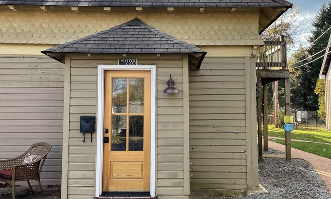 Kennett Square Apartment | The Suite in a carriage house in Kennett Square