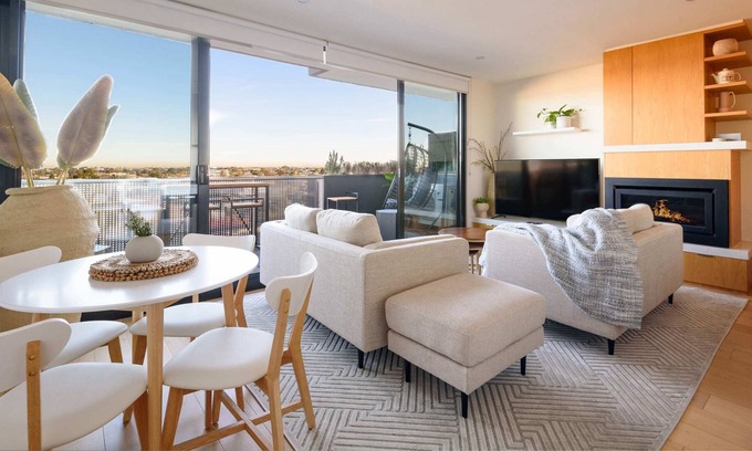 Northcote Apartment | The Sunset Suite | City & Sunset Views