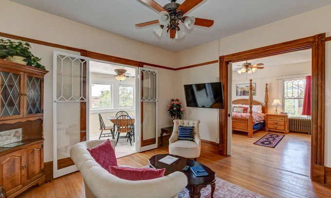 Nob Hill Apartment | The Sunset Suite st the Mansion by the Square