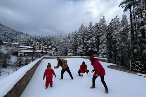 Manali Hotel | The Suraj Cottage Manali ! Private Parking ! Bonfire ! Playing Zone ! Near Mall Road