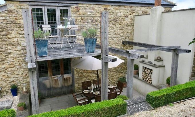 Chilthorne Domer House | The Tallet - converted three bed stable - no children under 8