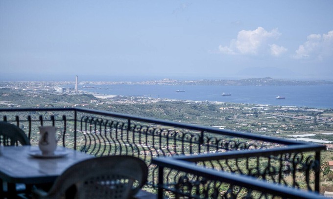 Roccavaldina Apartment | The Templar's Refuge - Knight Apartment