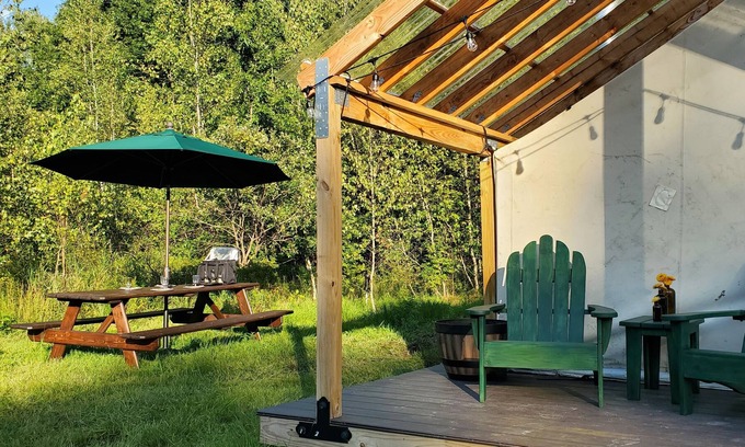 Thompson Ridge House | the Tent at Dunhill Pond