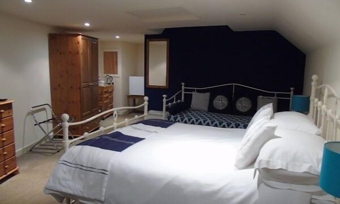 Crossmichael Hotel | The Thistle Inn