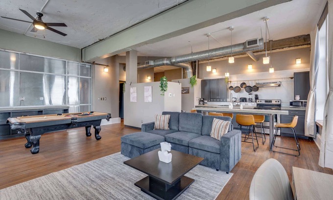 Civil Rights Historic District Apartment | The Timeless Flat| Pool Table| Covered Parking |DT