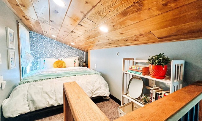 Oakland Cottage | The Tiny House @ Deep Creek Lake - centrally located to everything Deep Creek