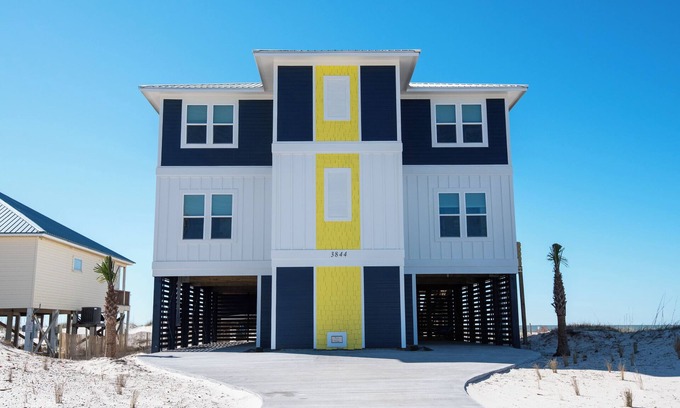 Southpointe House | The Tipsy Turtle/Beachfront/Private Pool/Pets