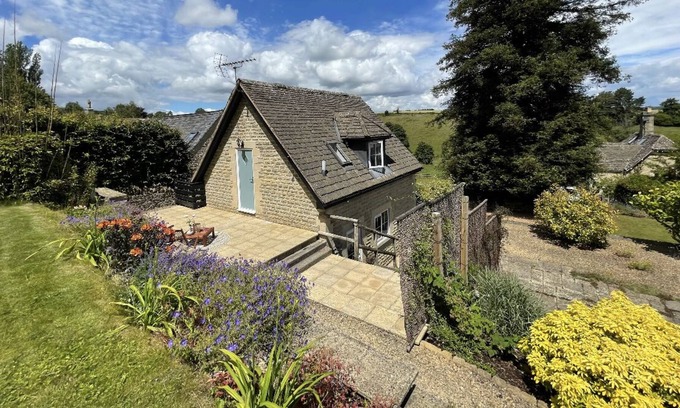 Cockleford Cottage | The Treehouse, peaceful hideaway in the Cotswolds