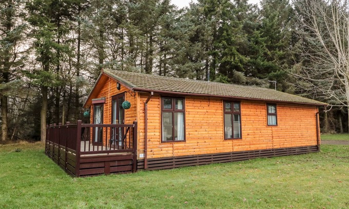 Swarland Cottage | THE TREELINE, pet friendly, with a garden in Felton