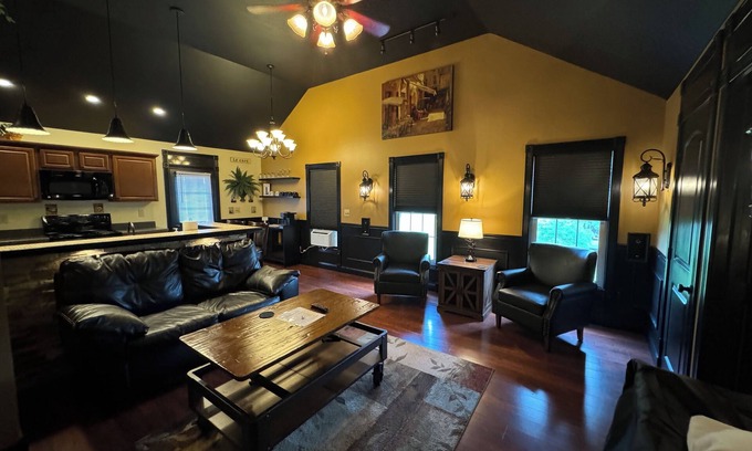 Wilmington House | The Tuscan- 1.3 miles from World Equestrian Center.Beautiful country setting!