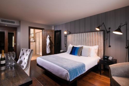 Barna Hotel | The Twelve Hotel