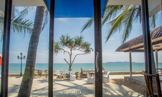 Bang Saphan Hotel | The Uncle Beach Resort