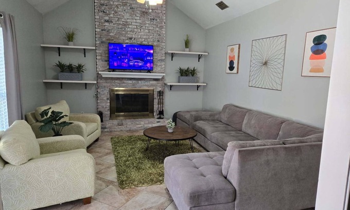 Mobile House | The University of South Alabama Poolside Getaway🇺🇲Veteran Own ⚓️