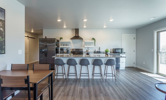 Spearfish House | The Upper Hillsview Loft, Brand New Upper Hilsview Loft