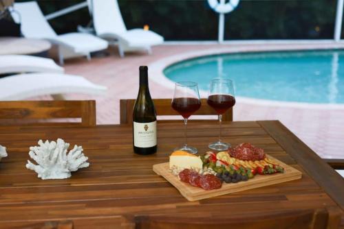Greenacres Villa | The Utopia Resort Dream Pool BBQ Outdoor Dining
