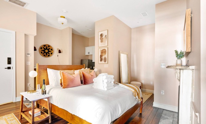 Downtown Charleston Apartment | The Vesper Suite | Sweet Couples Retreat