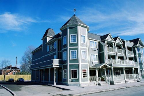 Lakefield Hotel | The Village Inn of Lakefield