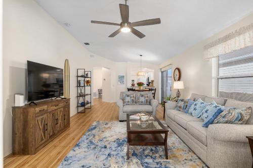 Duval Villa | The Villages Courtyard Villa, Golf Cart, Private Yard, Prime Location