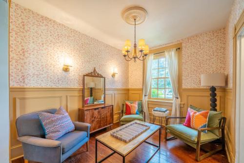Kennett Square House | The Walton House - historic 3bd 2 5ba with parking