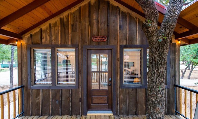 Elm Mott Other | The Warbler Treehouse 15 MIn to Magnolia Baylor