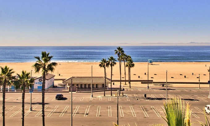 Huntington Beach Resort | The Waterfront Beach Resort, A Hilton Hotel