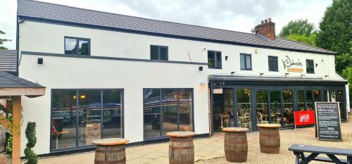 Walkden Hotel | The Waterside Bar, Rooms & Restaurant