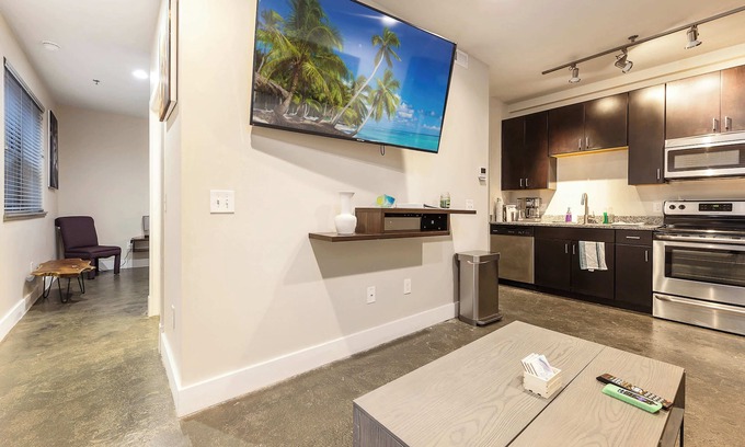 Roanoke Apartment | The West End Flats Downtown Free Parking ⛰️