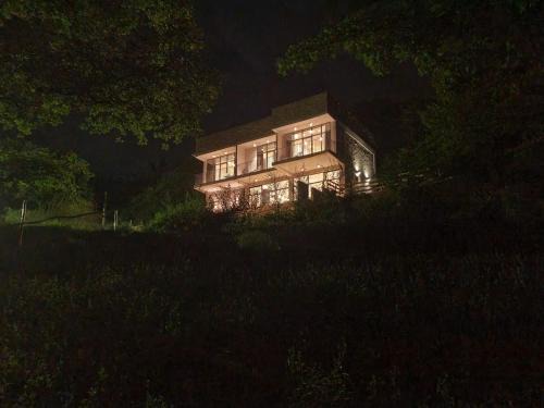 Vahagnadzor House | The Whispering Oaks Retreat Luxury Rooms
