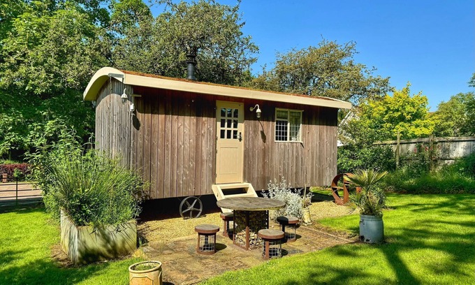 Badingham Ski Chalet | The White Horse