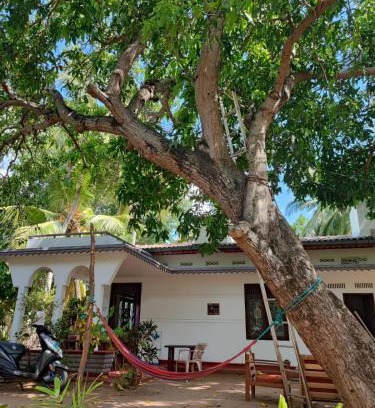 Uppuveli House | The White House