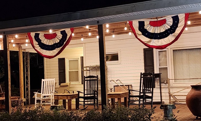 Hubert House | The White House on Freedom Way