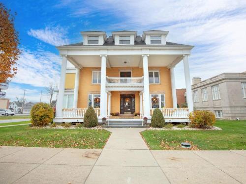 Clarion House | The White Pillars