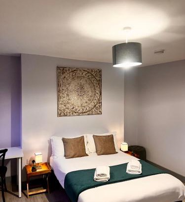 Evelyn House | The Wolfs Tavern