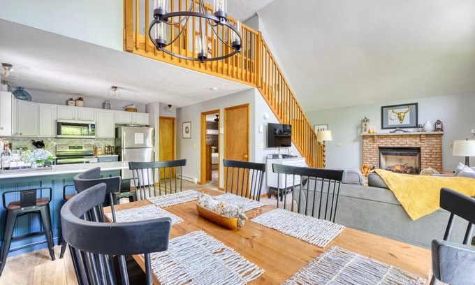 Lake Ariel House | πThe Woodview at The Hideout with open floorplan and HUGE Gameroom!π