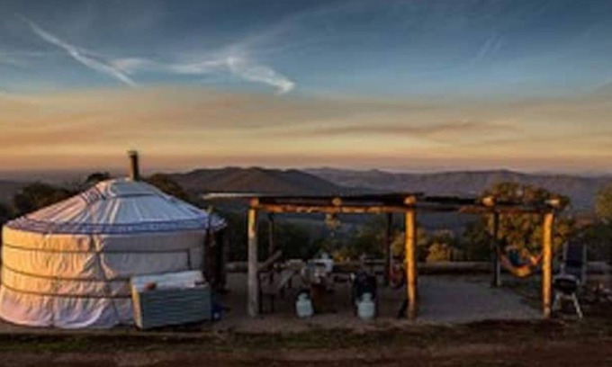 Myrrhee House | The Yurt Alpine Retreat - Blue Yurt