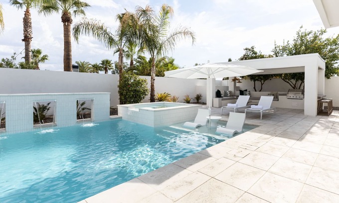 Shea North Estates House | TheDreyfus ~Pool ~Jacuzzi ~Scottsdale