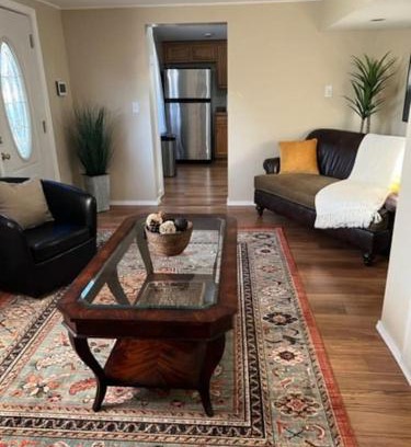 Lewiston House | Theos Cottage Niagara
