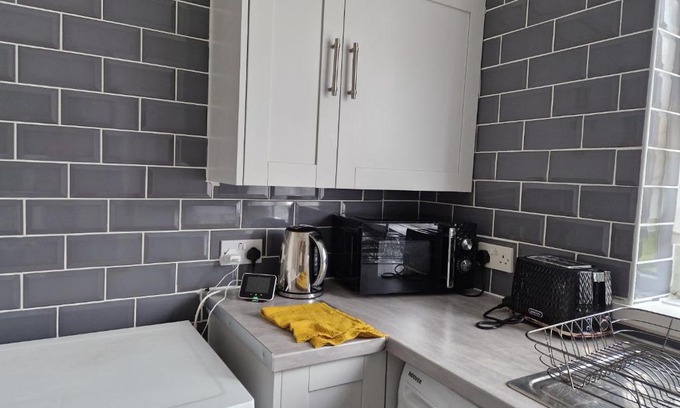 Tunstall House | Therence Accommodations can sleep up to 4 Guests in Chesterton, Stoke on Trent