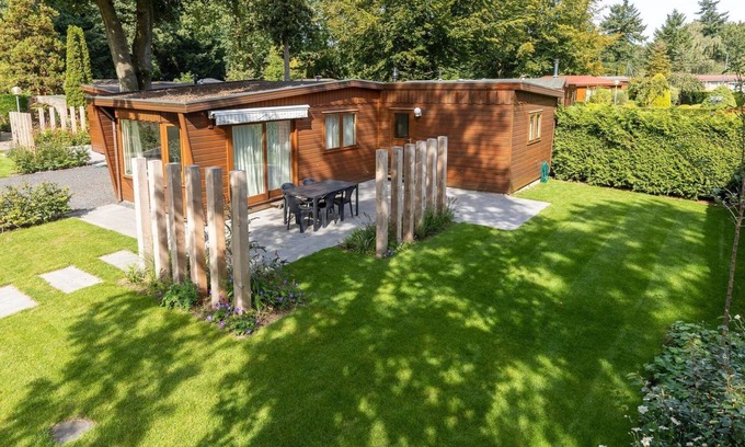 Municipality of Harderwijk House | These romantic wooden chalets can hold 4-5 people, and are detached and decorated with comfort. In the comfortable living room, you will find the seating- and dining area. The chalet has 2 bedrooms.