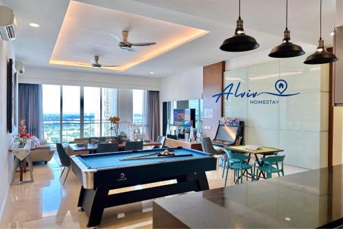 Bunga Paya Pantai Apartment | TheShore LUXURY 4+1BR Penthouse/8-12pax/Pool Table/DirectToMall/Jonker 10min