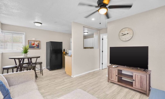Biggs Field Apartment | This apartment is a 1 bedroom(s), 1 bathrooms, located in El Paso, TX.