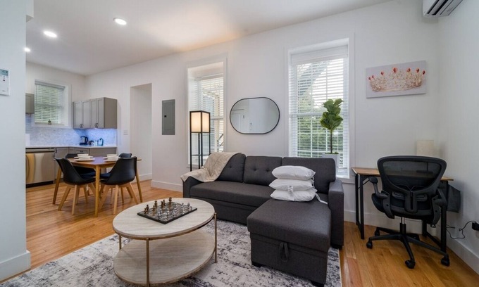 Corn Hill Apartment | This apartment is a 2 bedroom(s), 1 bathrooms, located in Rochester, NY.