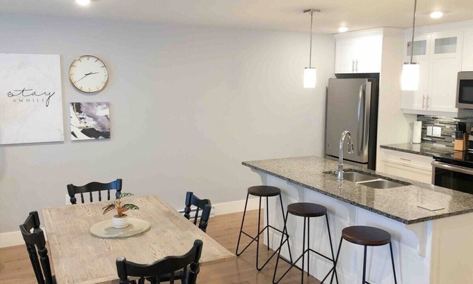 Fredericton Apartment | This apartment is a 2 bedroom(s), 1.5 bathrooms, located in Fredericton, NB.