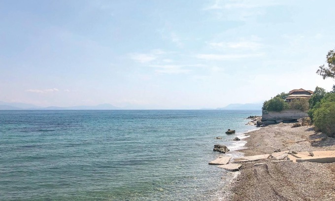 Melissi Apartment | This beautiful apartment is located only 30 m from the beach in the coastal village of Melissi.