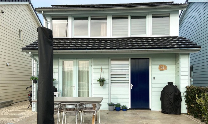 Municipality of Hollands Kroon House | This beautiful property right on the water and the harbor is an excellent starting point for water l