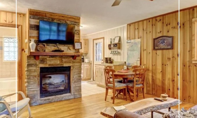 Linville Falls Cottage | This cottage is a 2 bedroom(s), 2 bathrooms, located in Newland, NC.